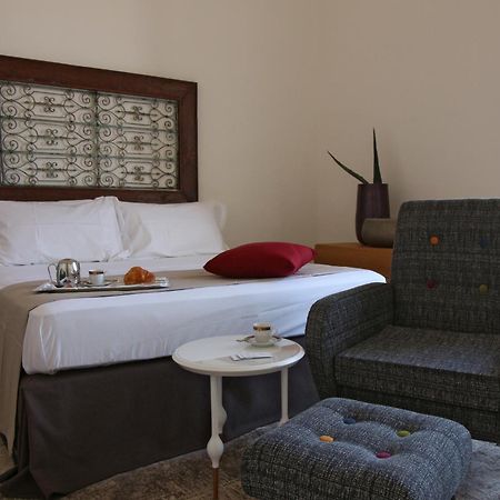 Melodia3 Suites Noto Bilik gambar