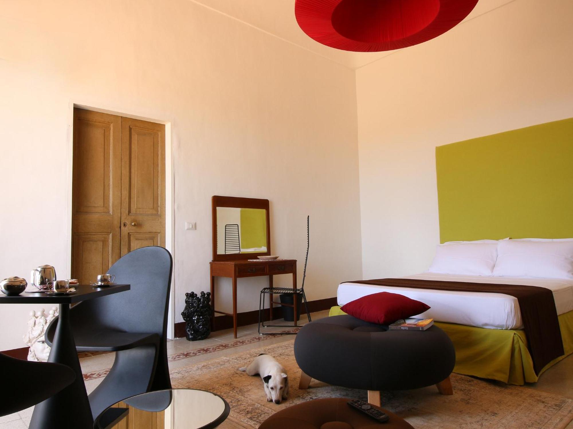 Melodia3 Suites Noto Bilik gambar