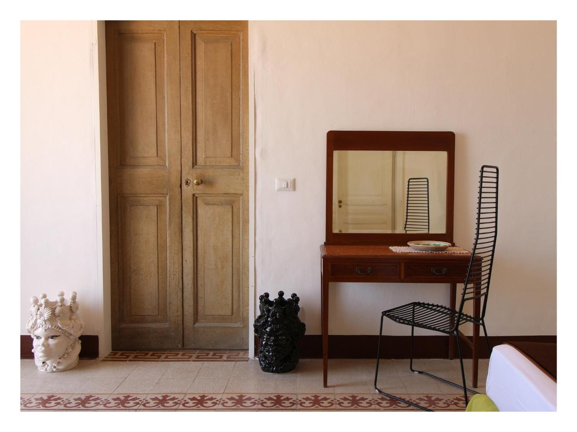 Melodia3 Suites Noto Bilik gambar