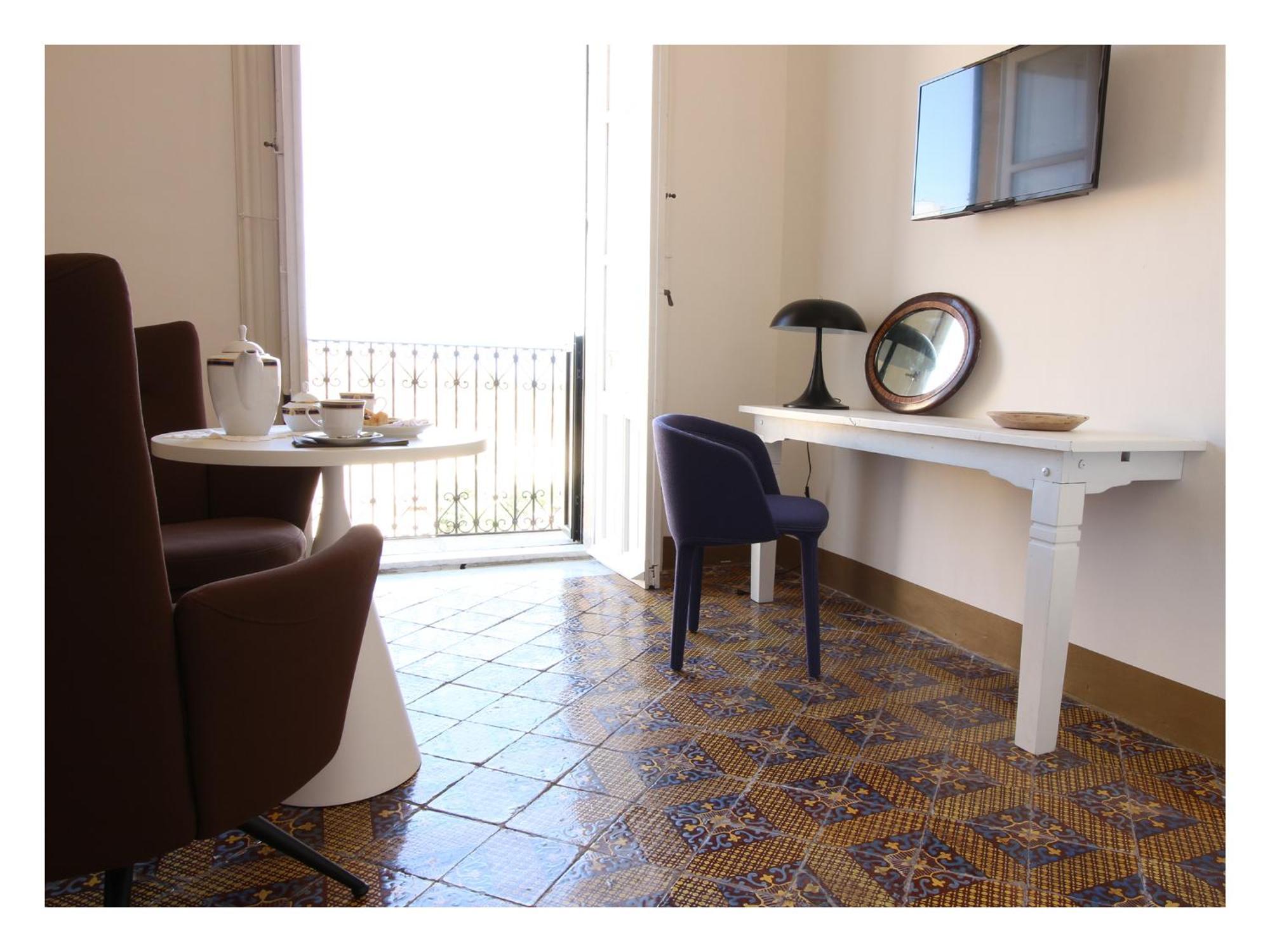 Melodia3 Suites Noto Bilik gambar